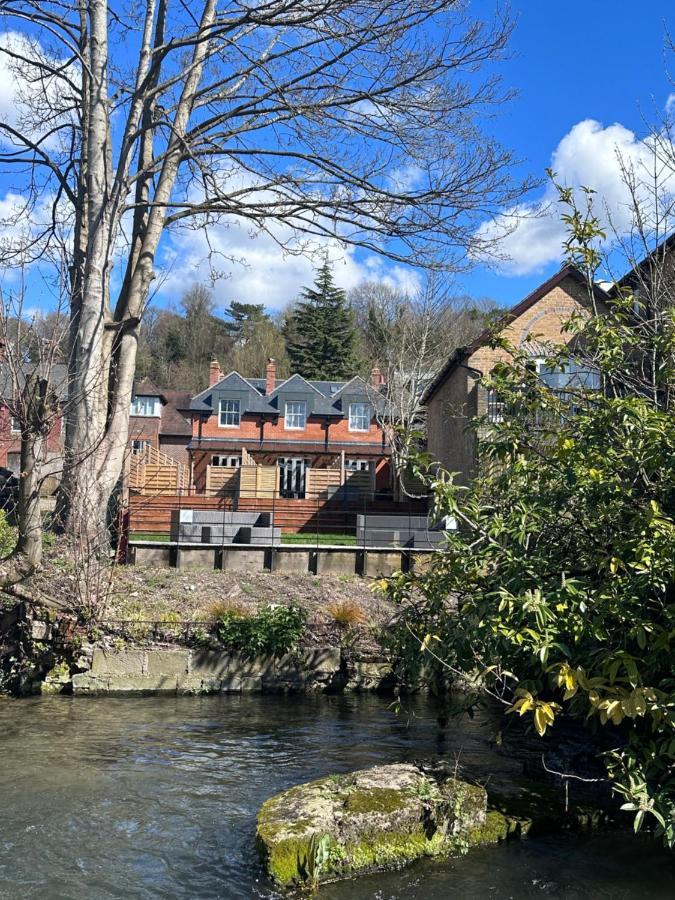 Beautiful House On The River Itchen Villa Winchester Exteriör bild