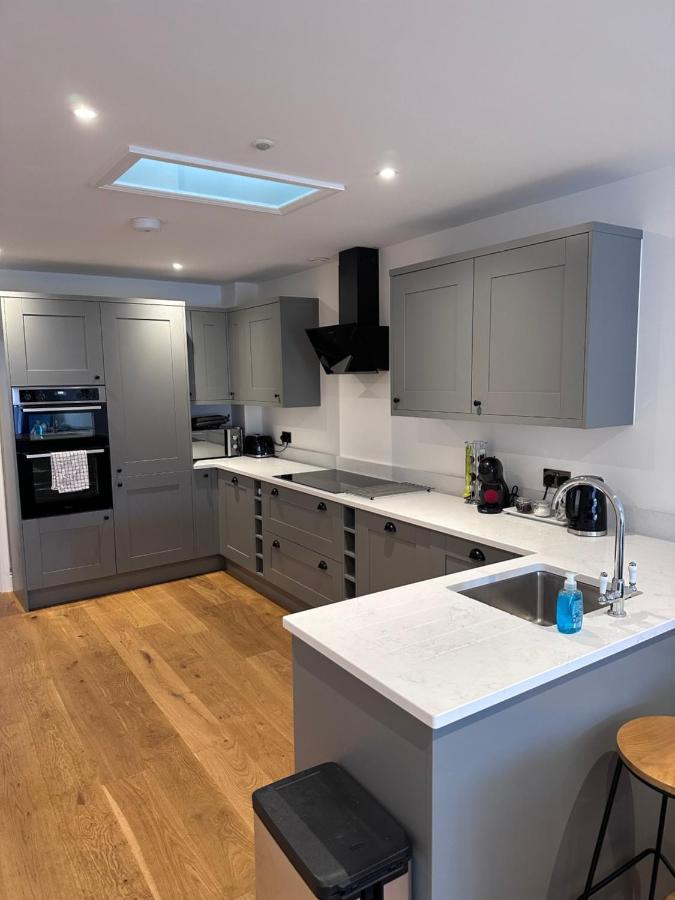 Beautiful House On The River Itchen Villa Winchester Exteriör bild